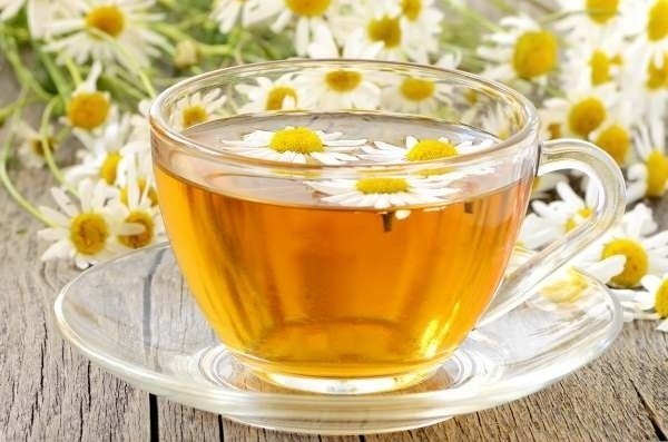 Uống trà hoa cúc giúp ngủ ngon hiệu quả